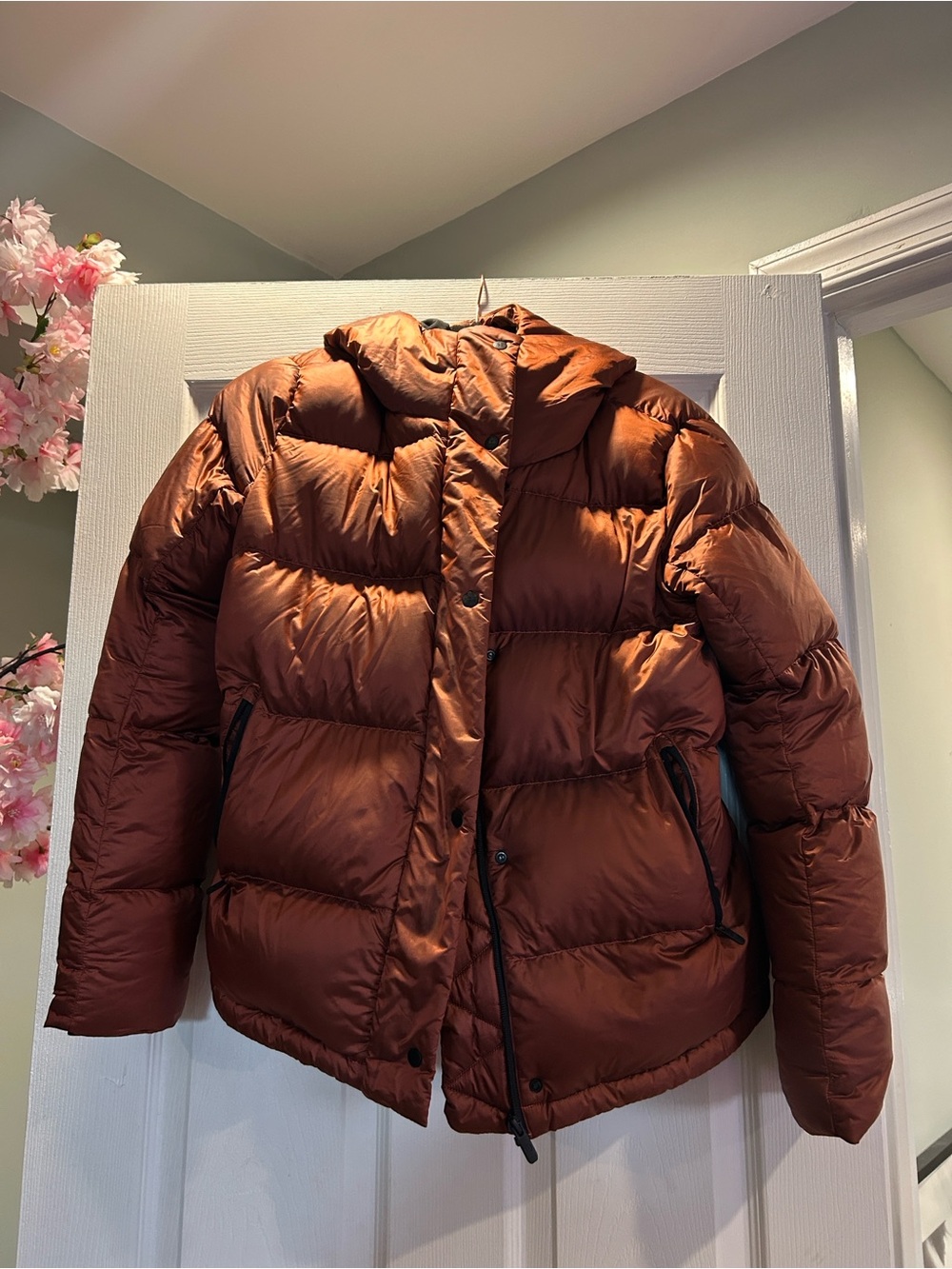 Lululemon- Wunder Puff Jacked/ Hooded Puffer